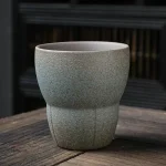 Tasse en poterie pour un café traditionnel japonais