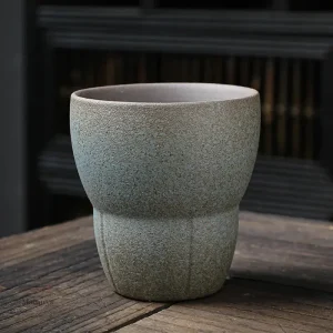 Tasse en poterie pour un café traditionnel japonais