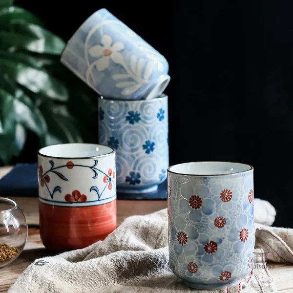 tasse-a-the-japonais-fleurs-1 Tasse à thé japonaise avec motifs floraux