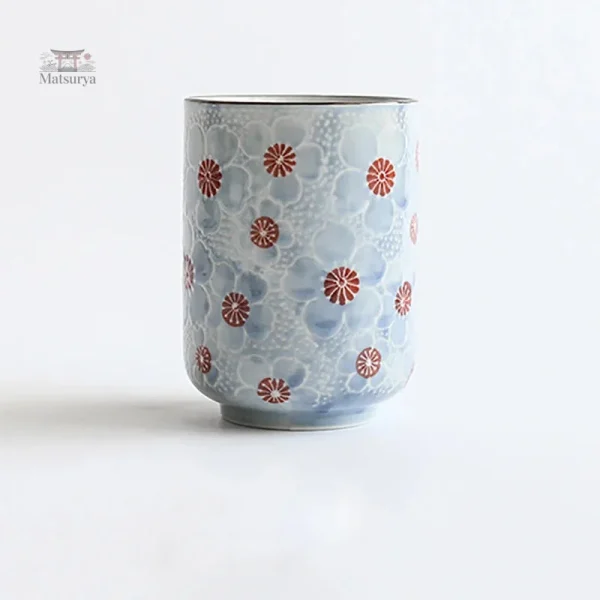 Tasse à thé décorée de fleurs japonaises