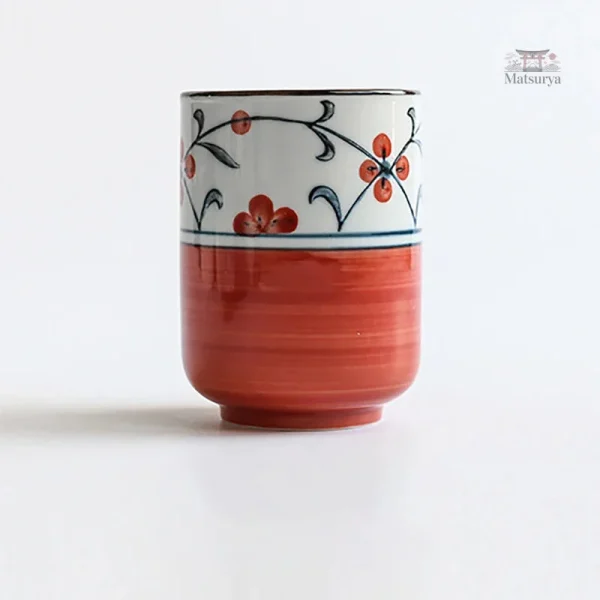 Tasse à thé élégante aux motifs nippons