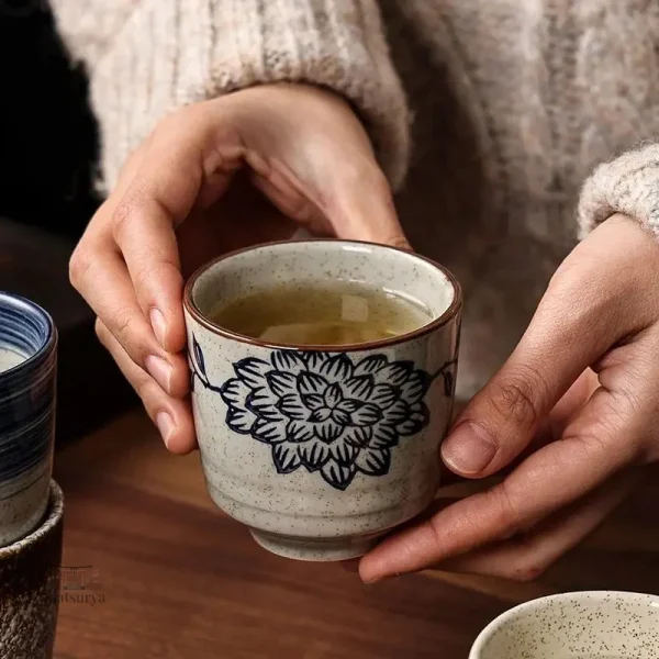 tasse-a-the-japonaise-traditionnelle-1 Tasse à thé japonaise traditionnelle en céramique