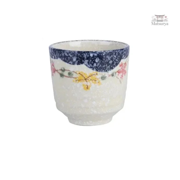 Tasse traditionnelle pour infuser le thé