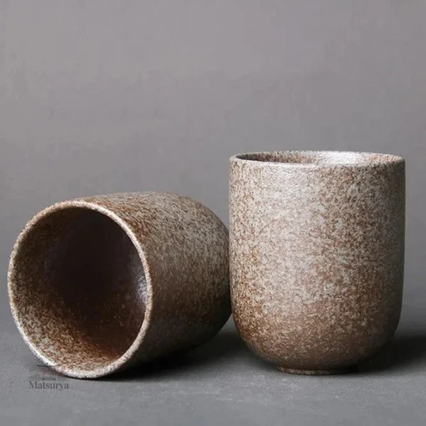 Tasse japonaise traditionnelle en céramique