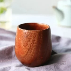 Tasse en bois japonaise design traditionnel