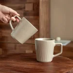 Tasse rayée inspirée du design japonais