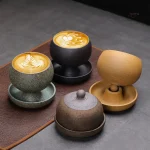 Tasse japonaise avec soucoupe élégante