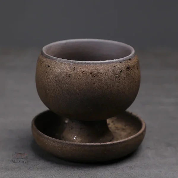 Tasse japonaise moderne avec soucoupe