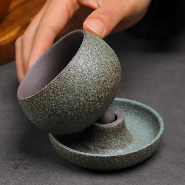 Tasse à thé japonaise avec soucoupe