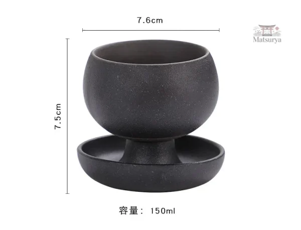 Tasse japonaise en porcelaine avec soucoupe
