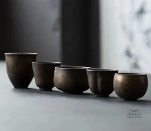 Tasse japonaise vintage avec motifs traditionnels