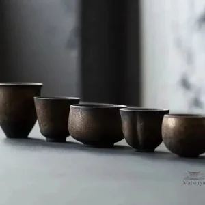 Tasse japonaise vintage avec motifs traditionnels
