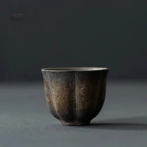 Tasse ancienne en porcelaine japonaise élégante