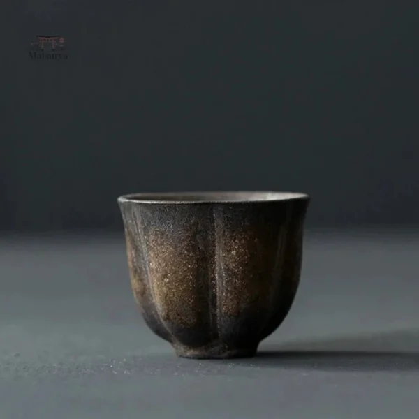 Tasse ancienne en porcelaine japonaise élégante