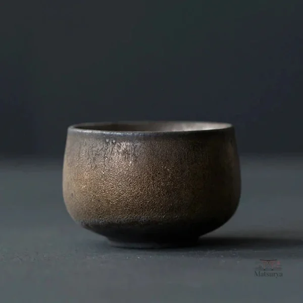 Tasse rétro japonaise avec design artistique