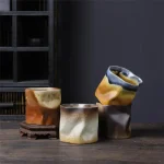 Tasse japonaise avec style atypique et formes variées