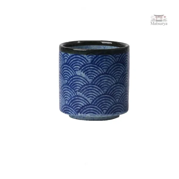 Tasse bleue japonaise avec motif unique