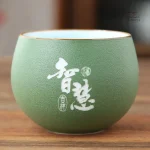 Tasse japonaise raffinée avec calligraphie artistique