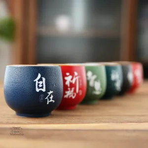 Tasse en céramique avec calligraphie japonaise