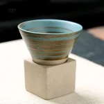 Tasse conique artisanale pour boisson chaude