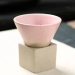 Tasse japonaise avec design minimaliste