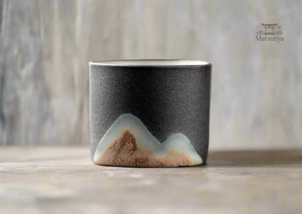 Tasse traditionnelle en céramique japonaise