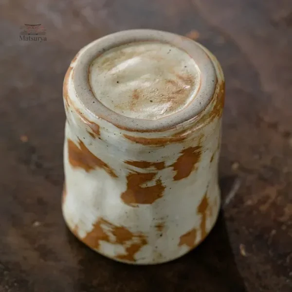 Tasse artisanale japonaise en porcelaine