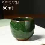 Tasse d'inspiration japonaise avec texture craquelée