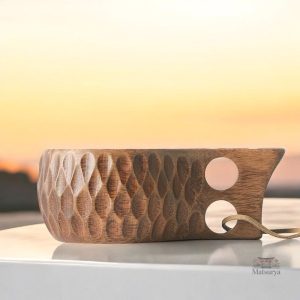 Tasse en bois japonaise stylée