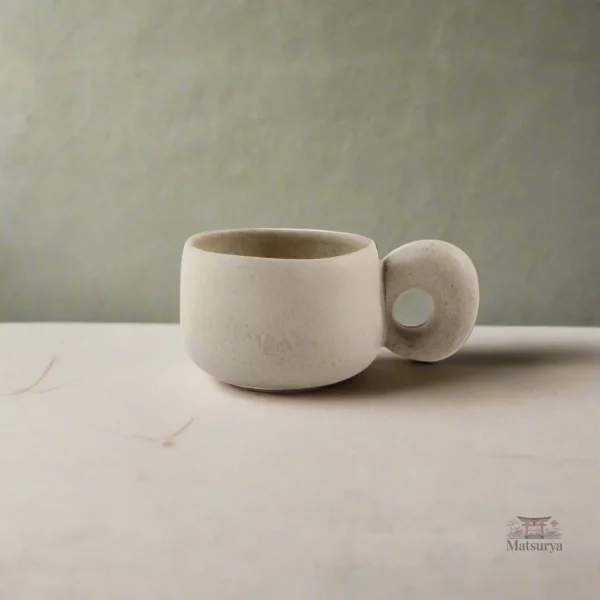 Tasse en grès traditionnelle du Japon