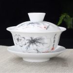 Tasse traditionnelle japonaise avec motif de lotus