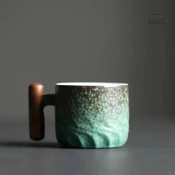 Tasse japonaise esthétique avec motifs minimalistes