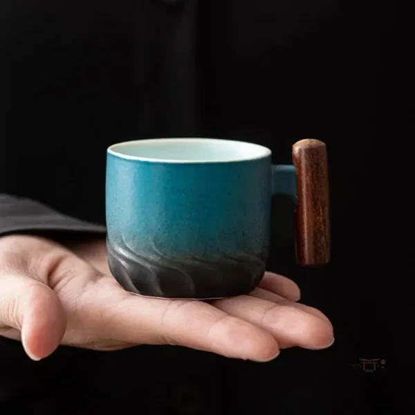 Tasse japonaise artisanale avec finition soignée