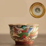Tasse japonaise avec design Phoenix coloré et artistique