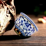 Tasse en porcelaine japonaise élégante et raffinée