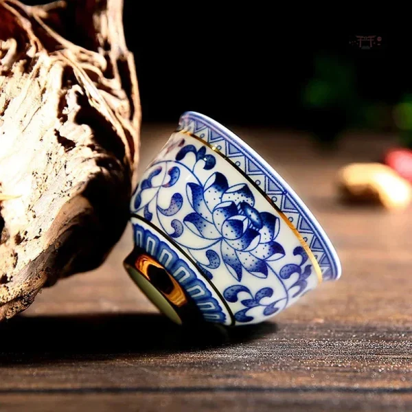 tasse-japonaise-porcelaine-1 Tasse en porcelaine japonaise élégante et raffinée