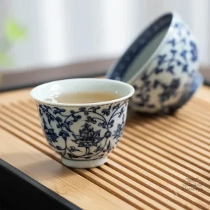 Tasse en porcelaine japonaise élégante