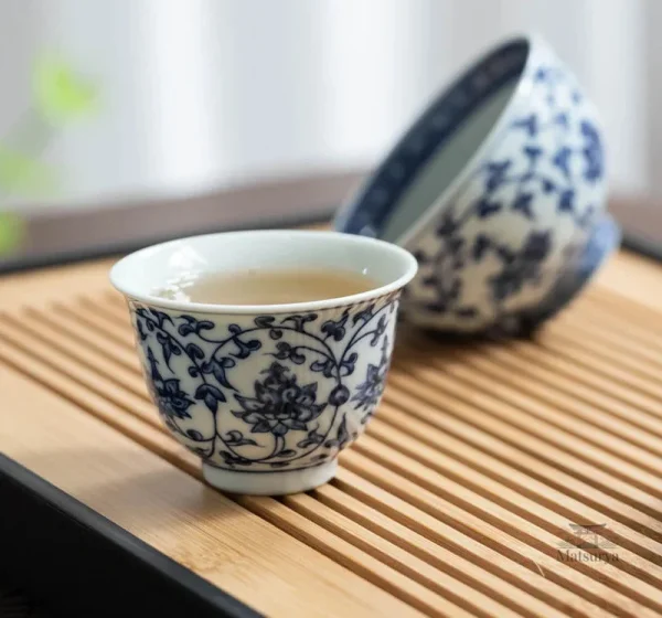 Tasse en porcelaine japonaise élégante