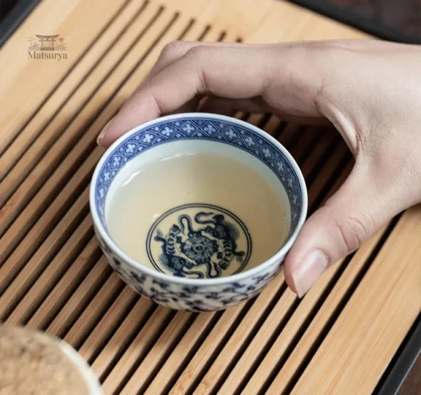Tasse japonaise design en porcelaine