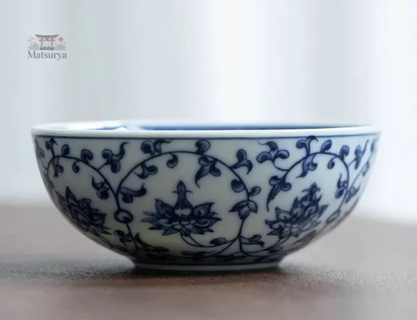 Tasse en porcelaine japonaise artisanale