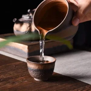Tasse en poterie traditionnelle du Japon