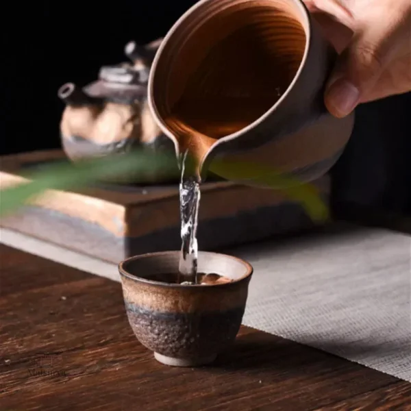 Tasse en poterie traditionnelle du Japon