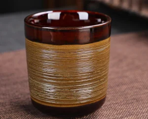Poterie artisanale japonaise, tasse élégante