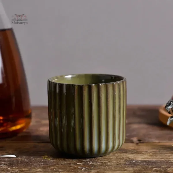 Tasse traditionnelle japonaise à motif rétro