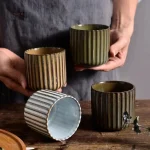 Tasse en céramique japonaise avec finition rétro