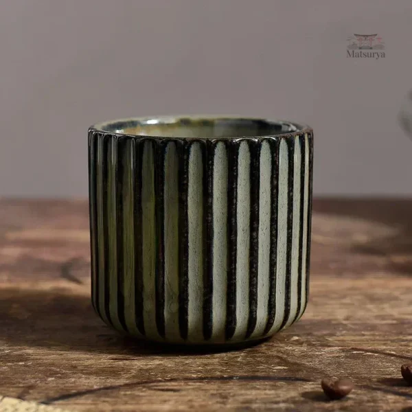 Tasse japonaise classique au charme ancien