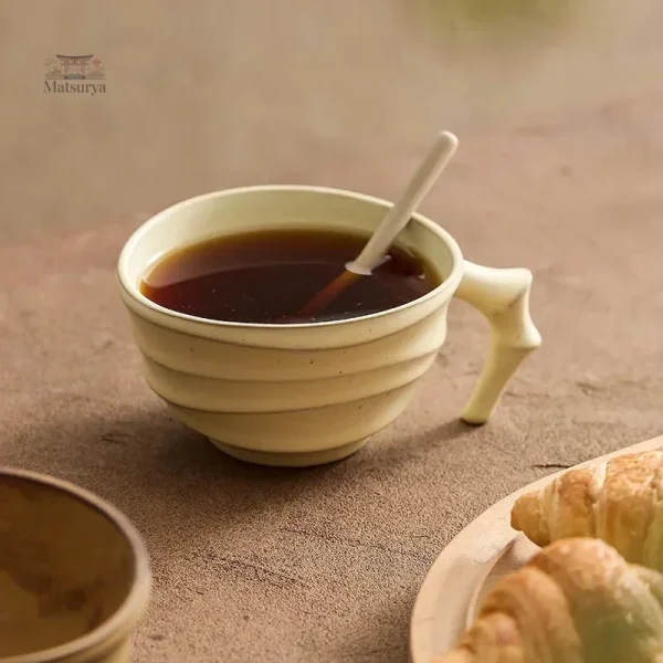 Tasse japonaise colorée pour un moment zen