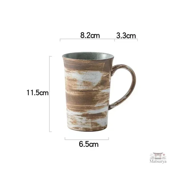 Tasse en terre cuite aux motifs japonais