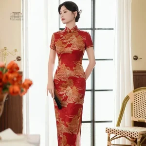 Tenue japonaise moderne pour femme