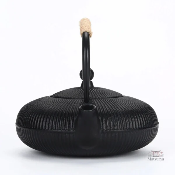 Théière Iwachu, beauté et fonctionnalité en fonte